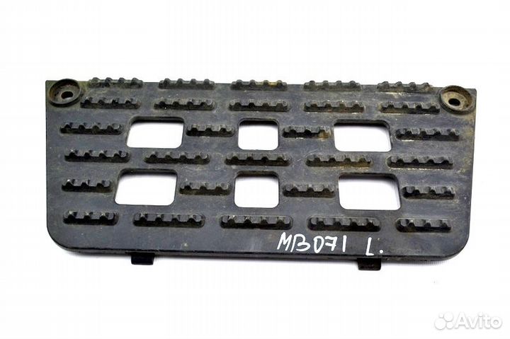 Ступенька нижний подножки, левая mercedes-benz Act