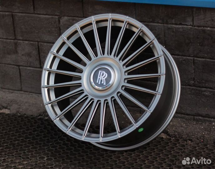 Кованые диски GT Forged R22 на RollsRoyce Cullinan