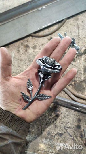 Кованая роза