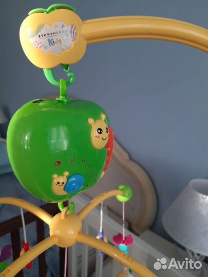 Музыкальный мобиль на кроватку