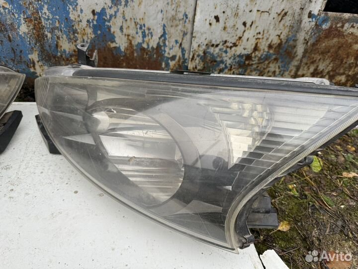 Фары Mitsubishi Grandis