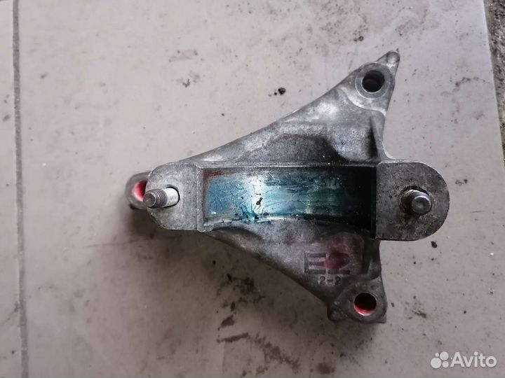 Кронштейн правого привода CX-5 KE