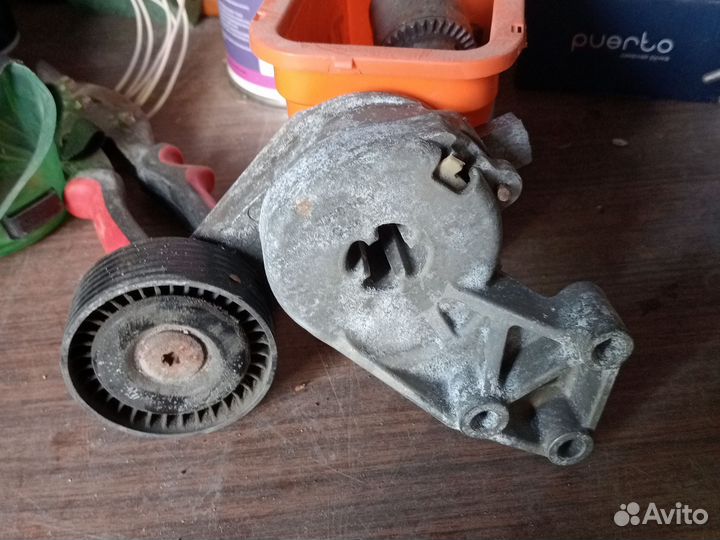 Ролик обводной ремня skoda двигатель 1,6 B'F'Q