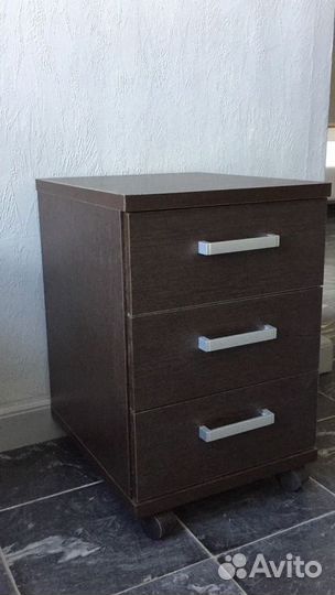 Тумба подкатная к столу письменному