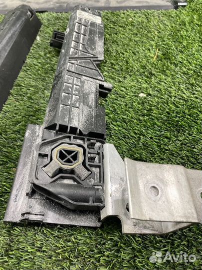 Пластик кассеты радиаторов Bmw 1 F20 N13B16 2012