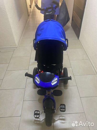 Трехколесный велосипед с ручкой