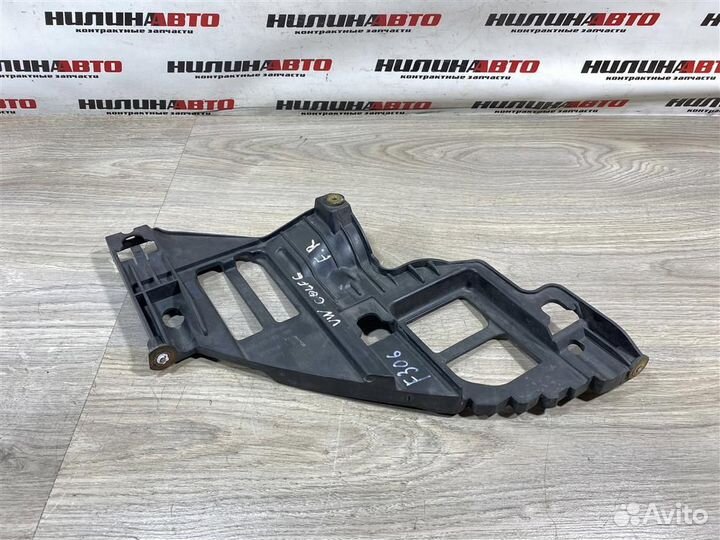 Кронштейн фары правый VW Гольф 6