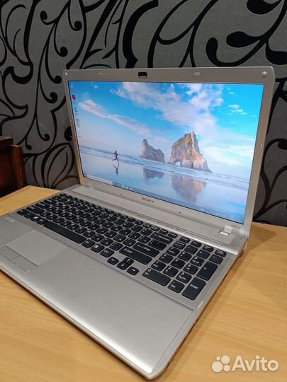 Надежный ноутбук Sony для работы и игр