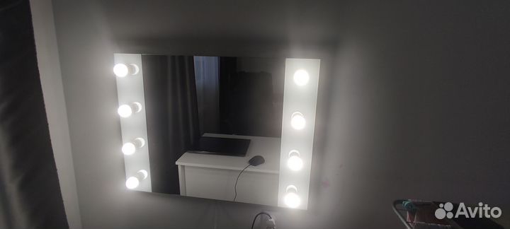 Гримерное зеркало с подсветкой