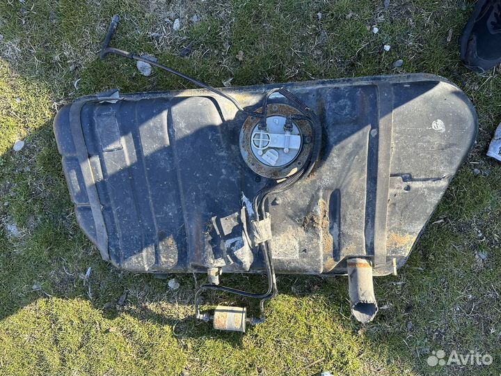 Бензо бак на priora