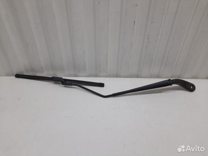 Поводок стеклоочистителя передний правый Renault