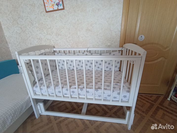 Детская кроватка от 0 до 3 лет с маятником