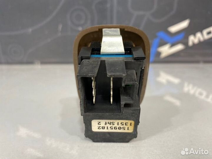 Кнопка стеклоподъемника Chevrolet Trailblazer