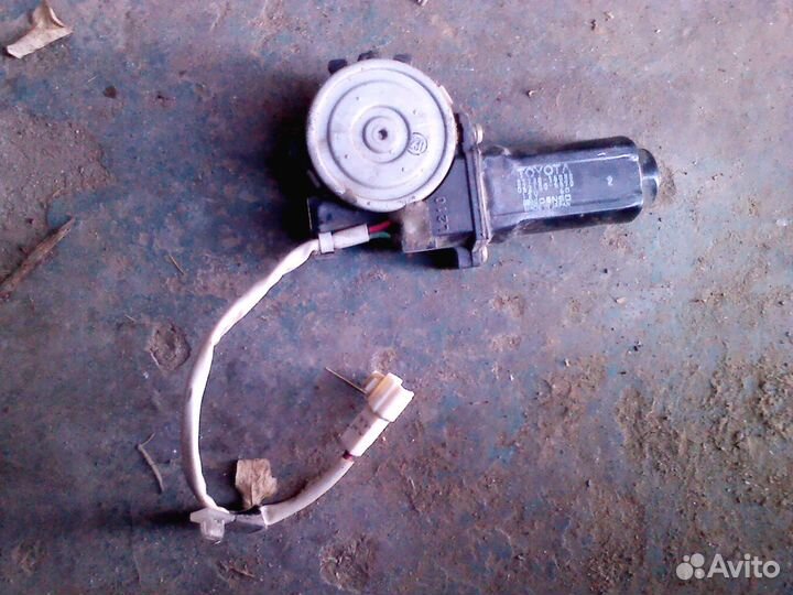 Электростеклоподъёмник Toyota