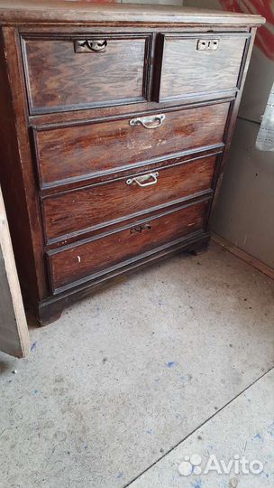Старинный антикварный шкаф буфет