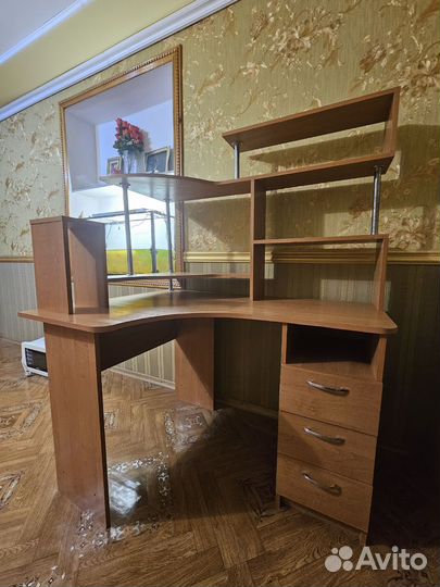 Компьютерный стол