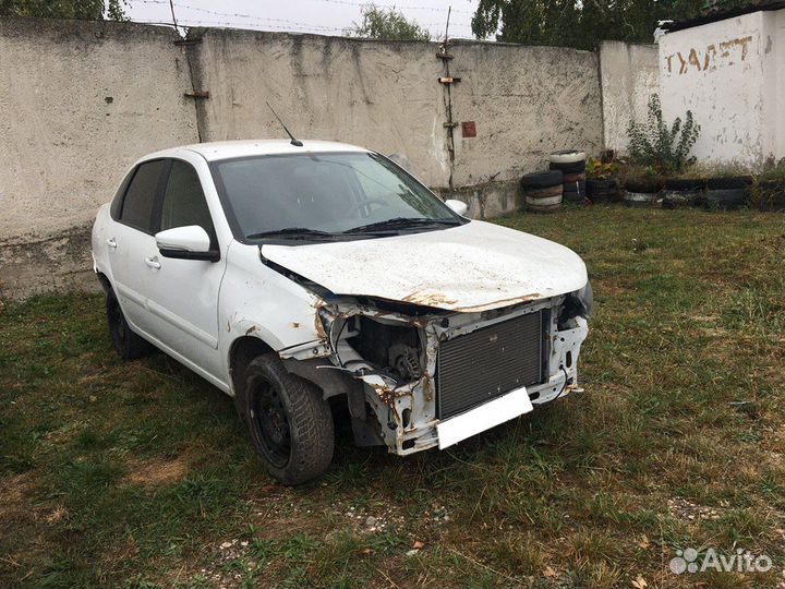 LADA Granta 1.6 МТ, 2022, битый, 42 000 км