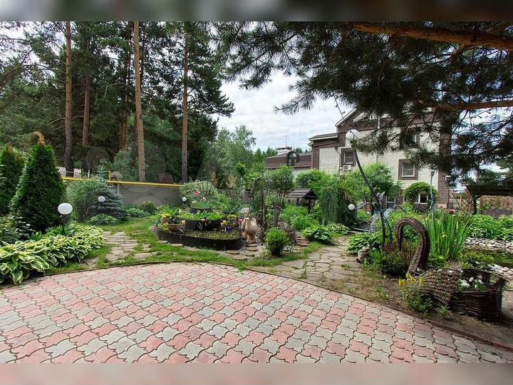 Коттедж 752 м² на участке 15,3 сот.