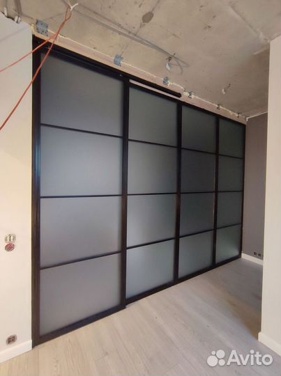 Стекляннные двери купе