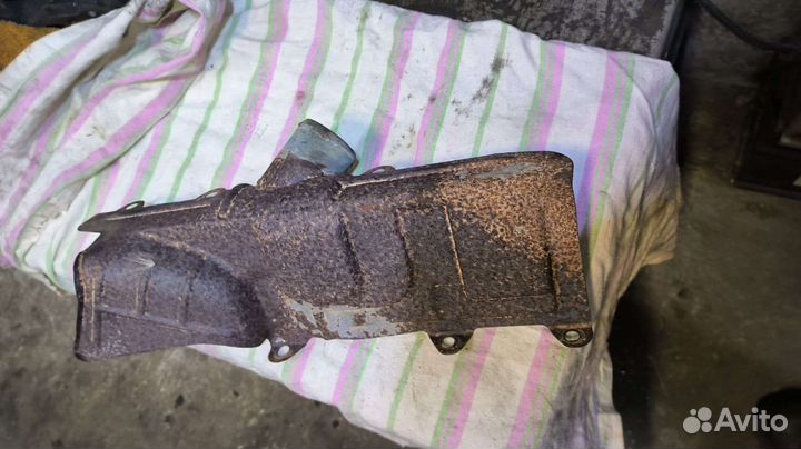 Экран выпускного коллектора Audi 100 2.3 AAR