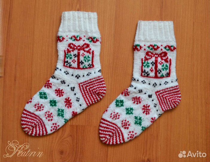 Новогодние носки - «Подарочки». Ручная работа