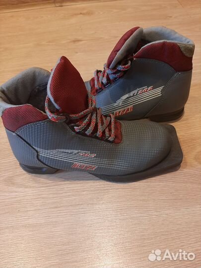 Лыжные ботинки