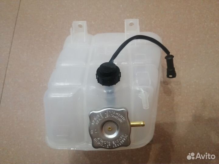 Бак радиатора с датчиком F066874 John Deere