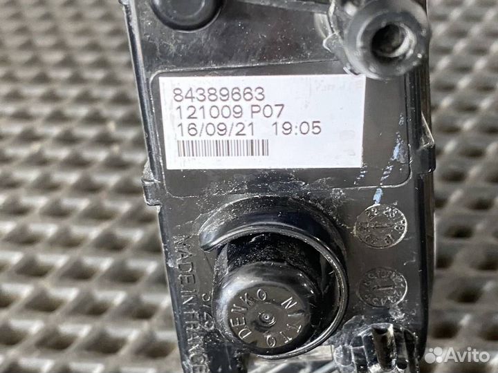 Поворотник левый Volvo FH5 84389663