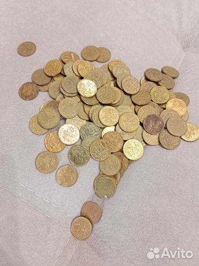 Монеты по 10 коп и 50 коп