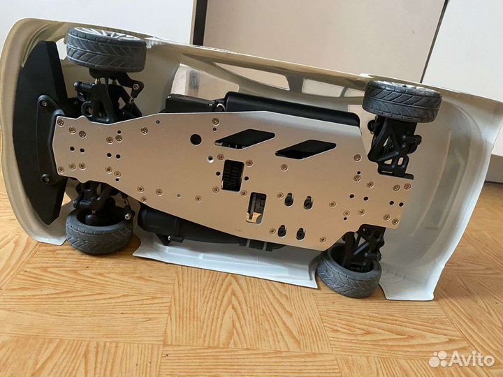 Машина на радиоуправлении на бензине