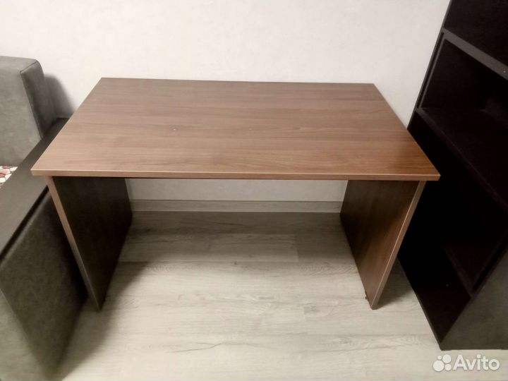 Туалетный столик и этажерки раздвигающиеся