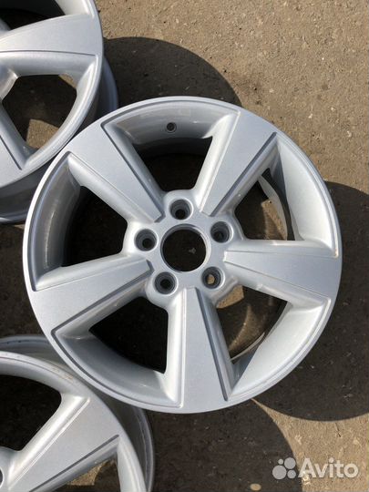 Комплект литых дисков R16