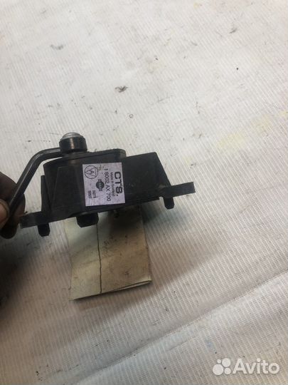 Педаль газа Nissan Tiida C11, HR16