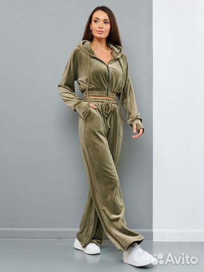 Костюм велюровый спортивный