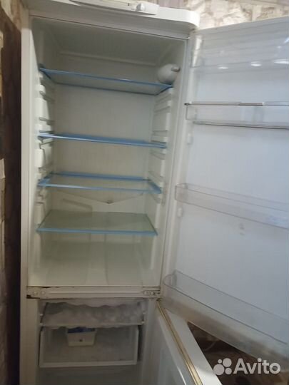 Холодильник indesit