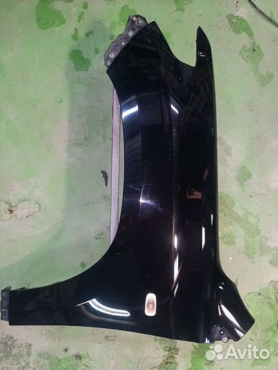 Продаётся капот и переднии крылья лк 200