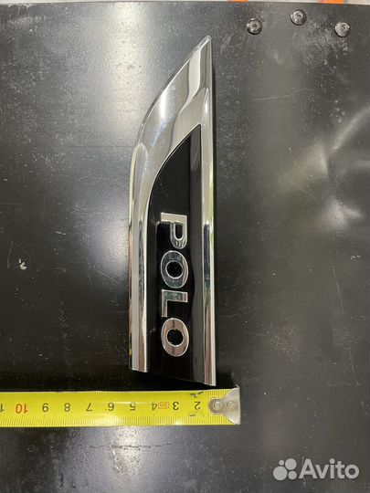 Эмблема volkswagen polo 5 левое крыло