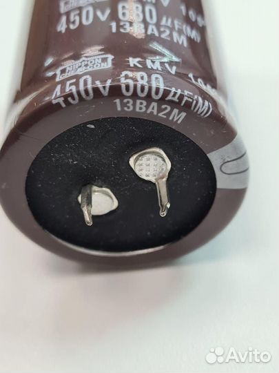 Конденсатор 680uF 450V