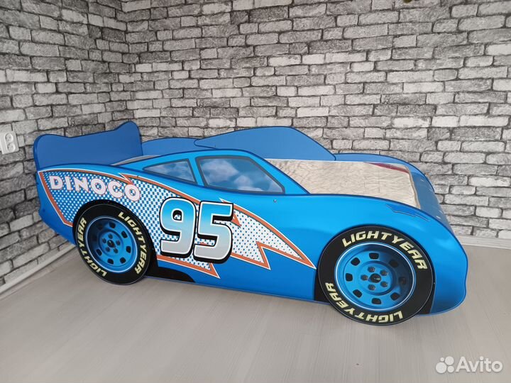 Детская кровать машина