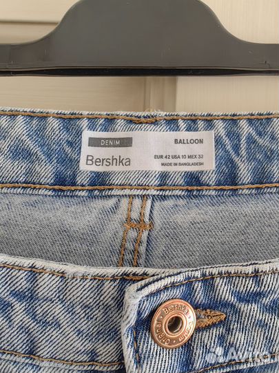 Джинсы Bershka