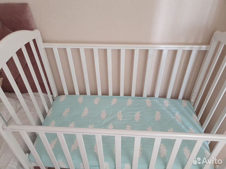 Детская кроватка с матрасом