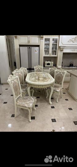 Столы и стулья