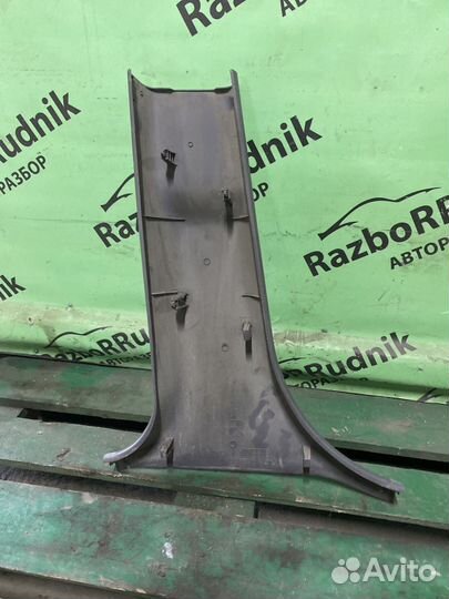 Обшивка стойки Nissan Tino