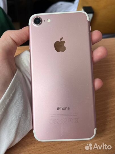 Телефон iPhone 7
