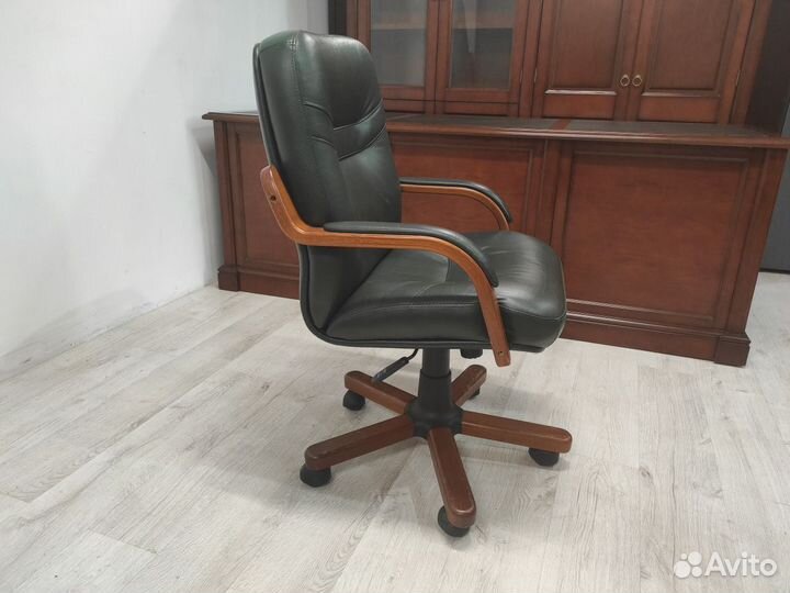 Кресло руководителя министр (кожа) б/у 12326