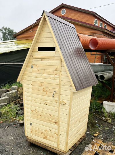 Туалет треугольный двускатный в наличии