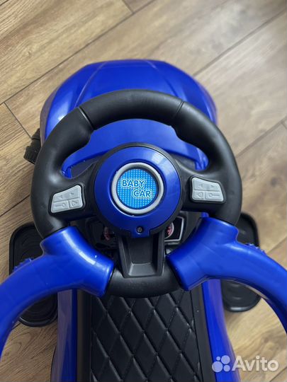 Машинка каталка толокар с ручкой