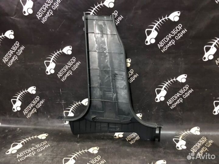 Обшивка центральной стойки правая Nissan Qashqai