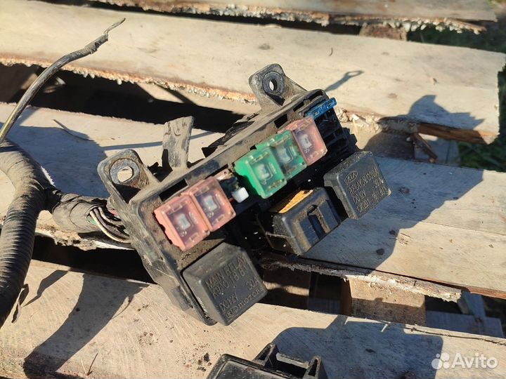 Mazda 323 блок предохранителей