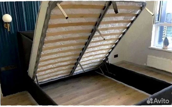 Кровать с мягким изголовьем